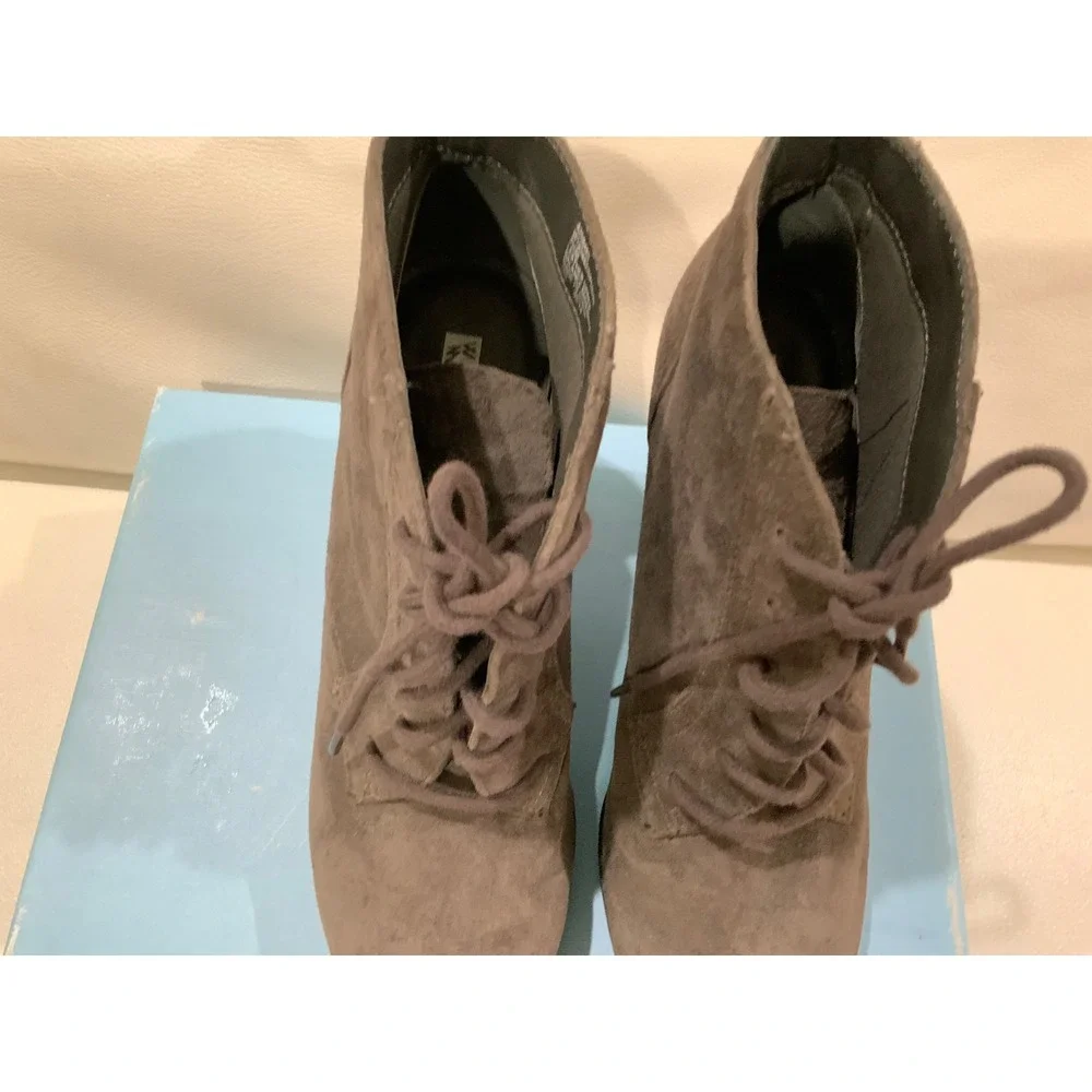 White‎ Mountain Women's Gray Suede Lace Up Wedge Ankle Boots Size 7.5